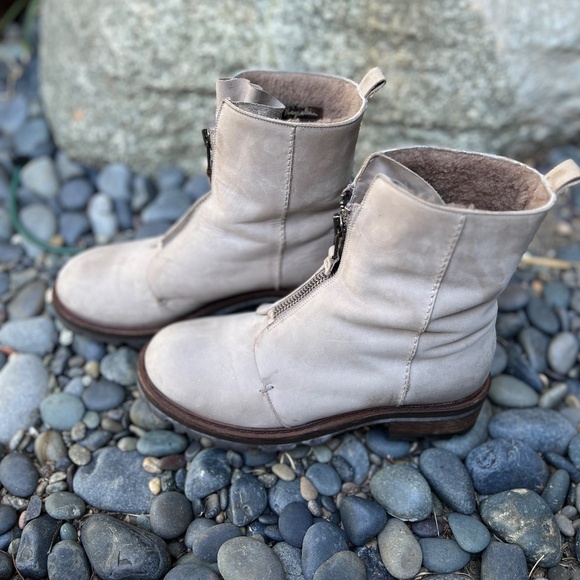 Henry Begeulin Suede Combat Boots with Shearling Shearling Lining & Front Zipper - Picture 2 of 8